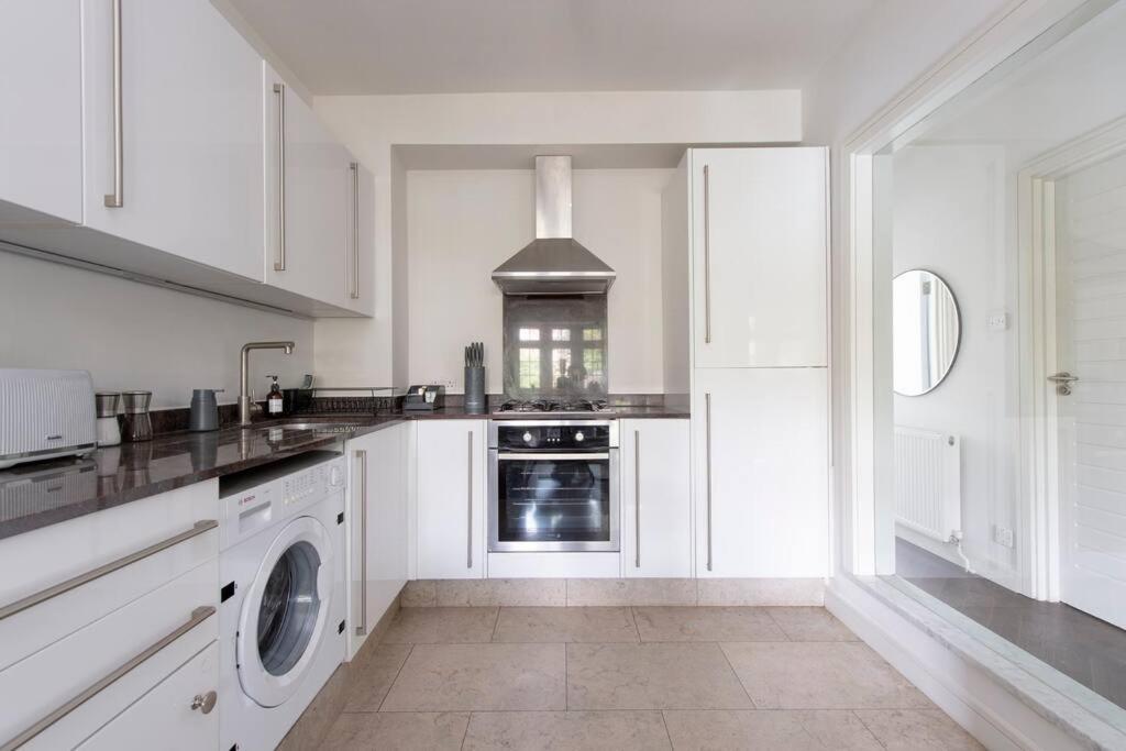 2 Bedroom Modern Urban Sanctuary 1Cc - Cherrydeal Londyn Zewnętrze zdjęcie
